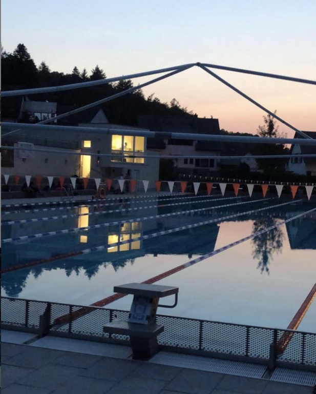 Aufnahme des Schwimmbetriebs im Hallenbad